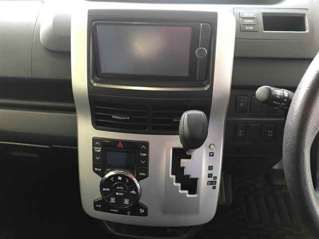 TOYOTA NOAH 2013
