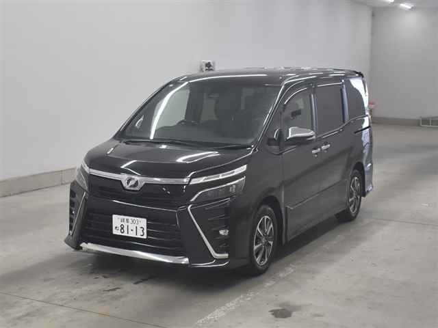 TOYOTA VOXY 2019