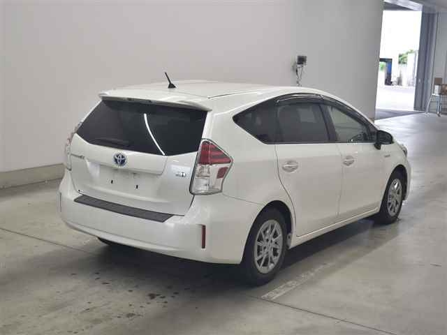 TOYOTA PRIUS ALPHA 2016