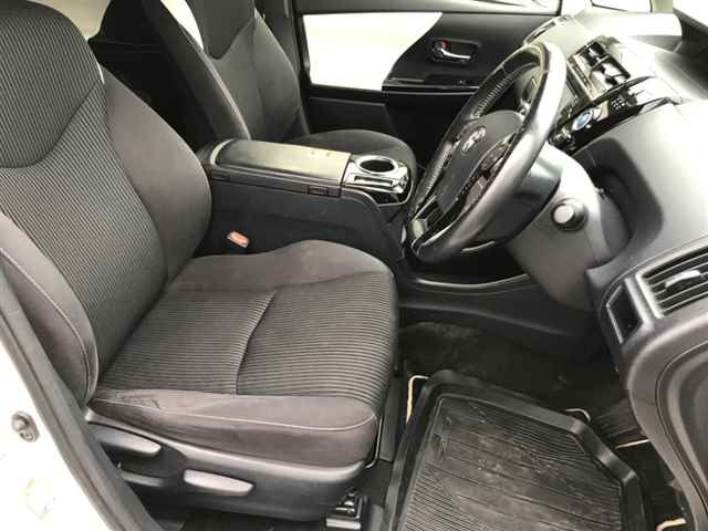 TOYOTA PRIUS ALPHA 2016
