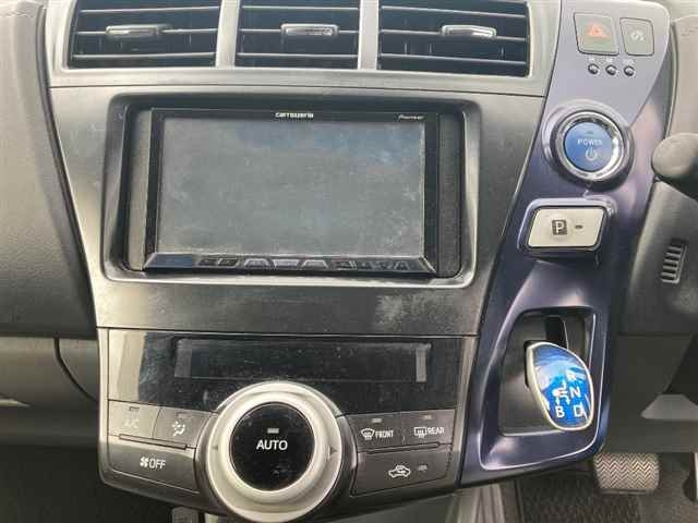 TOYOTA PRIUS ALPHA 2012