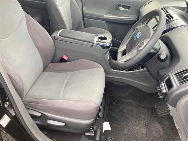 TOYOTA PRIUS ALPHA 2012