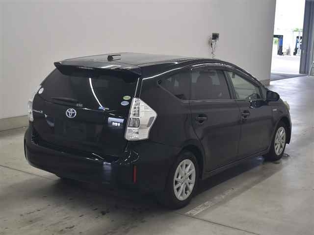 TOYOTA PRIUS ALPHA 2012