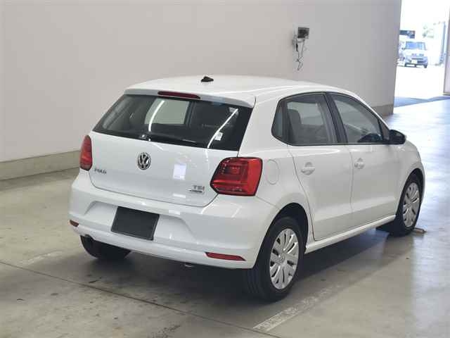 VOLKSWAGEN POLO 2015