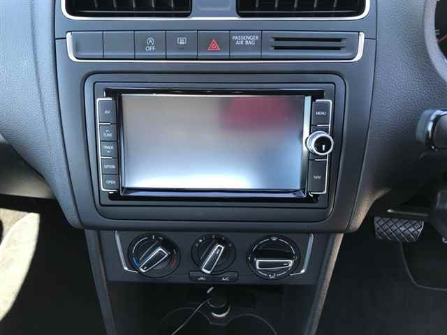 VOLKSWAGEN POLO 2015