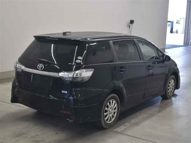 TOYOTA WISH 2013