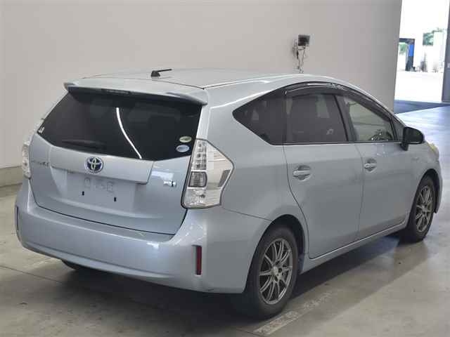 TOYOTA PRIUS ALPHA 2013