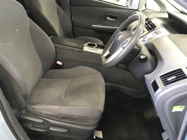 TOYOTA PRIUS ALPHA 2013
