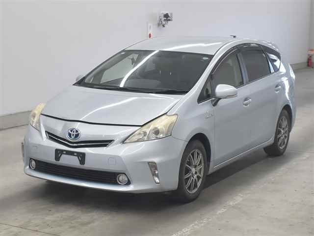 TOYOTA PRIUS ALPHA 2013