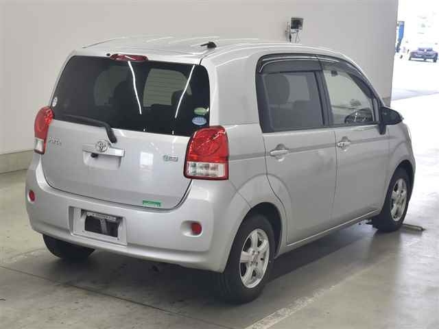TOYOTA PORTE 2012
