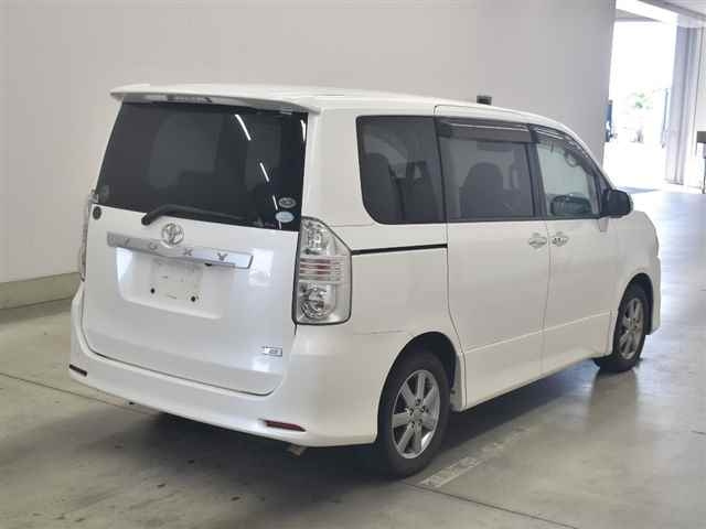TOYOTA VOXY 2009