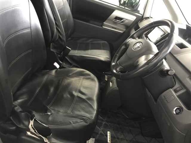 TOYOTA VOXY 2009
