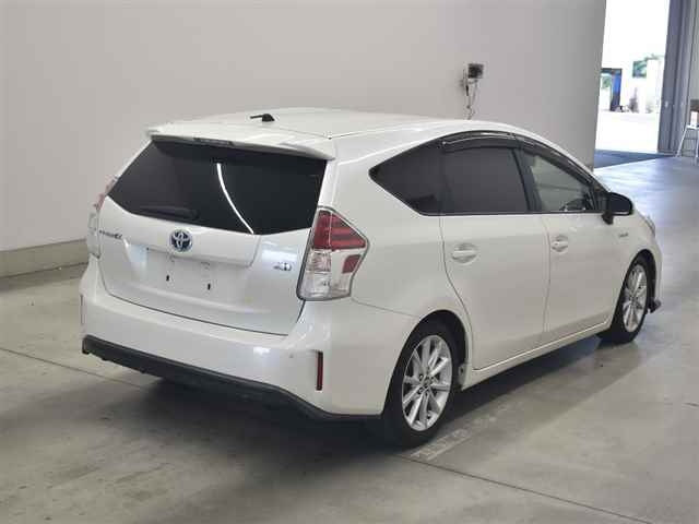TOYOTA PRIUS ALPHA 2015