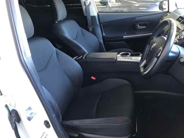 TOYOTA PRIUS ALPHA 2015