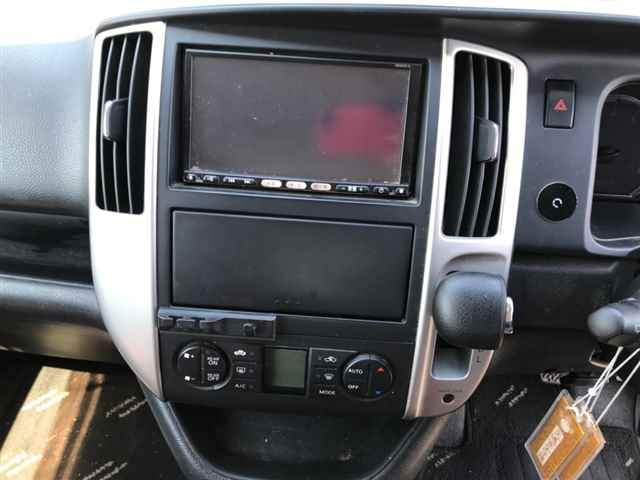 NISSAN SERENA 2010