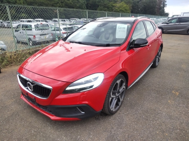 VOLVO V40 2018