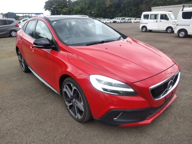 VOLVO V40 2018