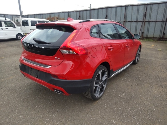 VOLVO V40 2018