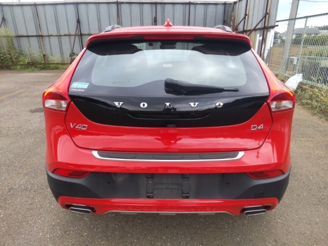 VOLVO V40 2018