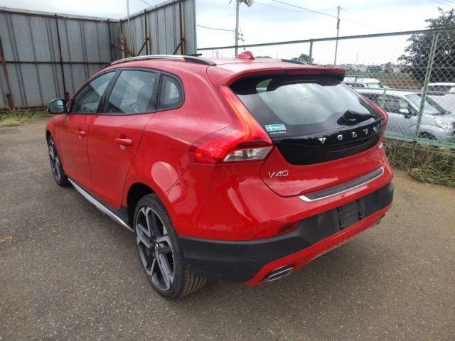 VOLVO V40 2018