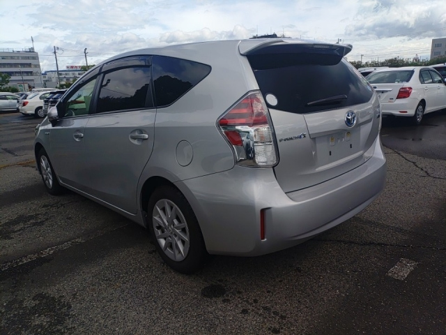 TOYOTA PRIUS ALPHA 2020
