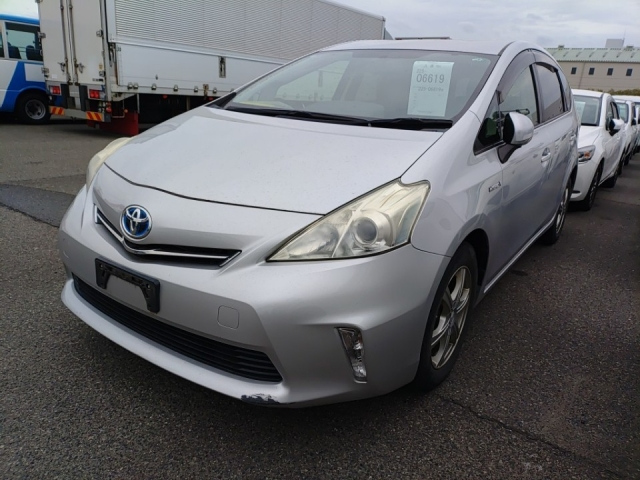TOYOTA PRIUS ALPHA 2012