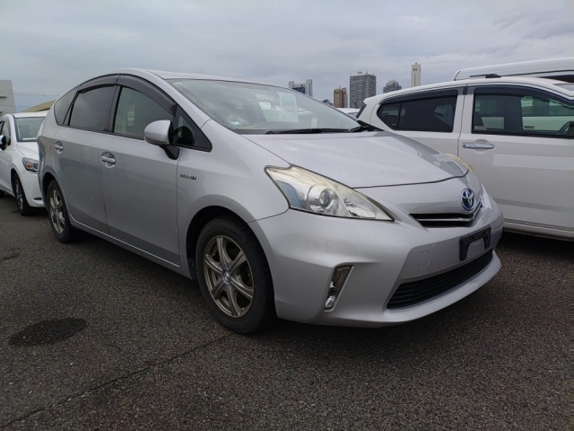 TOYOTA PRIUS ALPHA 2012