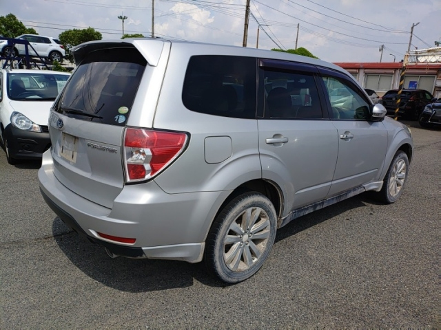 SUBARU FORESTER 2011