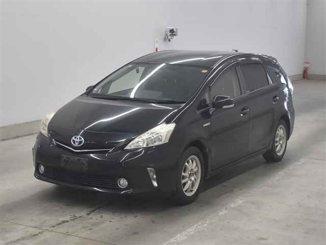 TOYOTA PRIUS ALPHA 2013