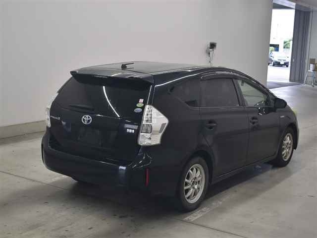 TOYOTA PRIUS ALPHA 2013