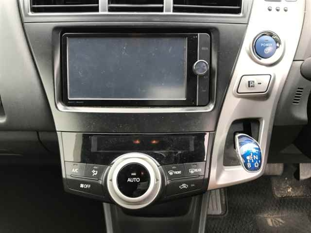 TOYOTA PRIUS ALPHA 2013