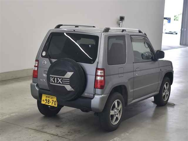 NISSAN KIX 2011