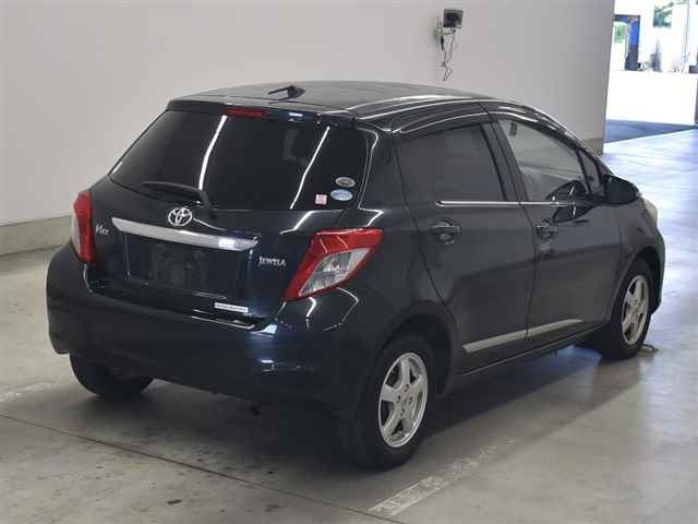 TOYOTA VITZ 2011