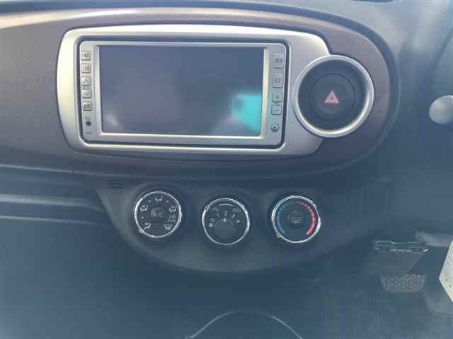 TOYOTA VITZ 2011