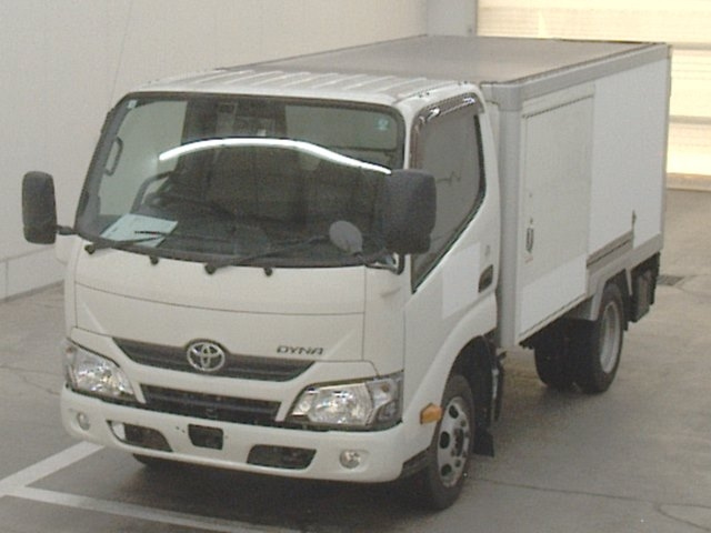 TOYOTA DYNA 2020