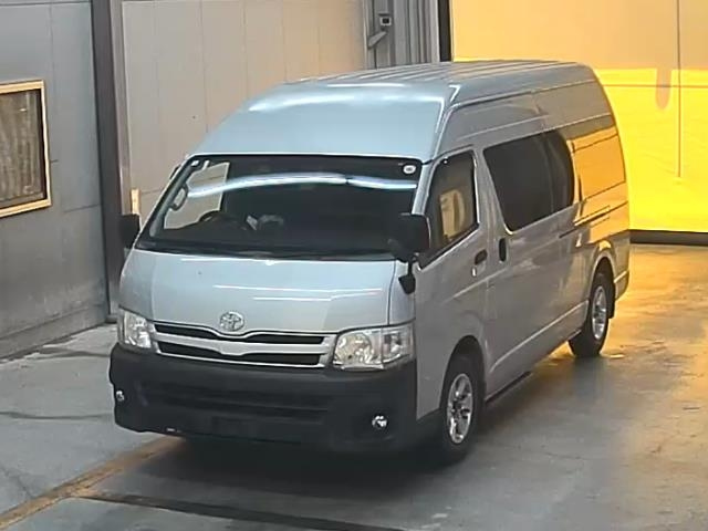 TOYOTA HIACE 2011