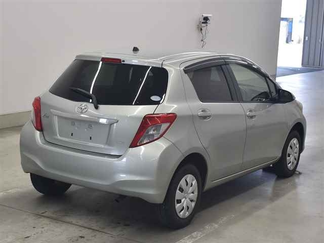 TOYOTA VITZ 2013