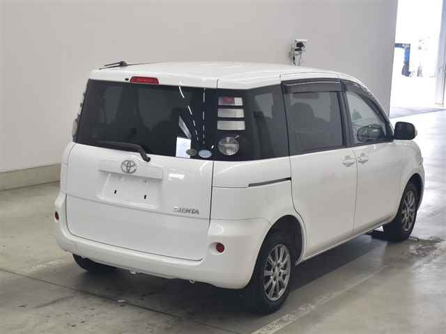 TOYOTA SIENTA 2010
