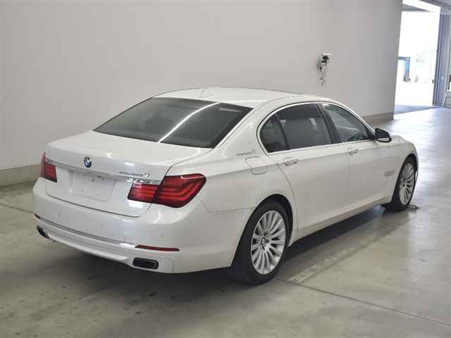 BMW 7 SERIES 2013
