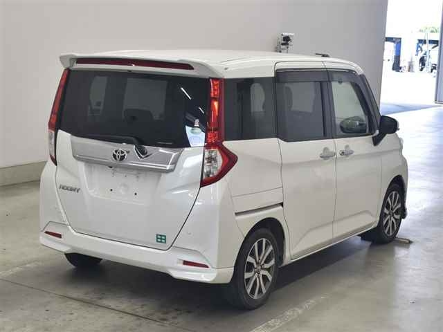 TOYOTA ROOMY 2017