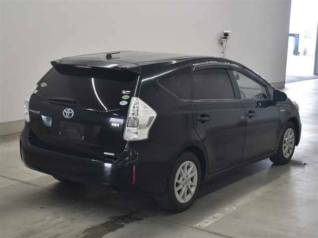 TOYOTA PRIUS ALPHA 2013