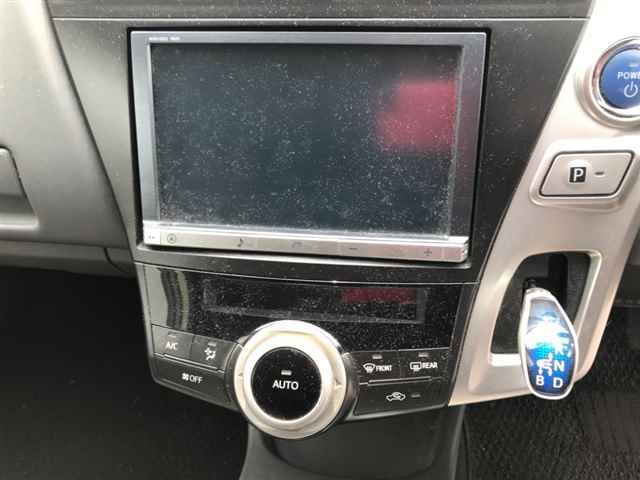 TOYOTA PRIUS ALPHA 2013