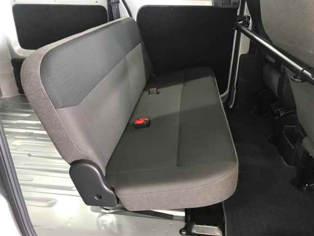 NISSAN NV200 2019