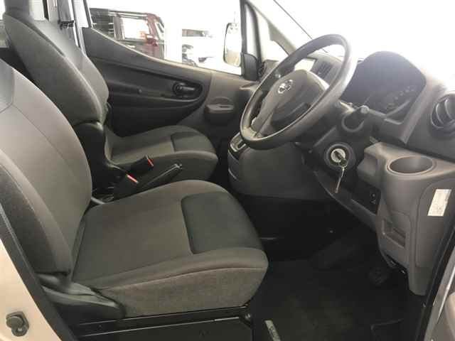 NISSAN NV200 2019