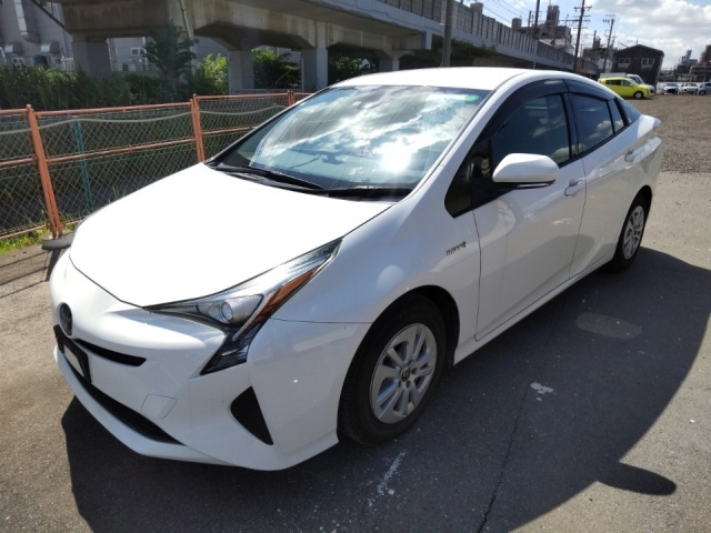 TOYOTA PRIUS 2018