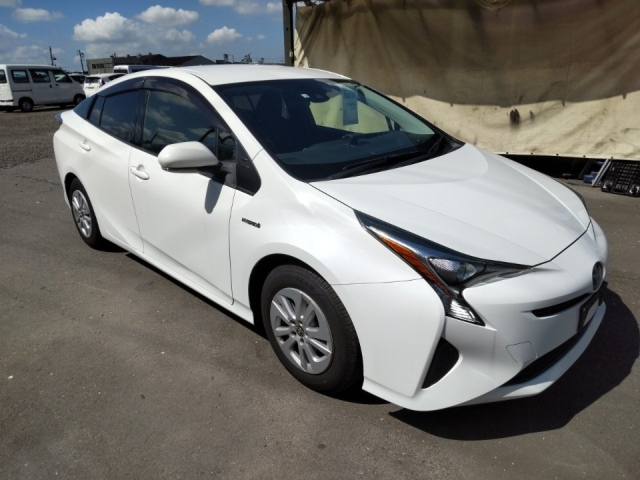 TOYOTA PRIUS 2018