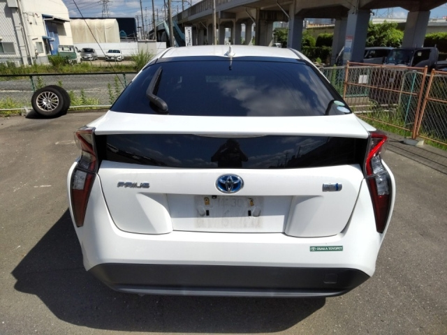TOYOTA PRIUS 2018