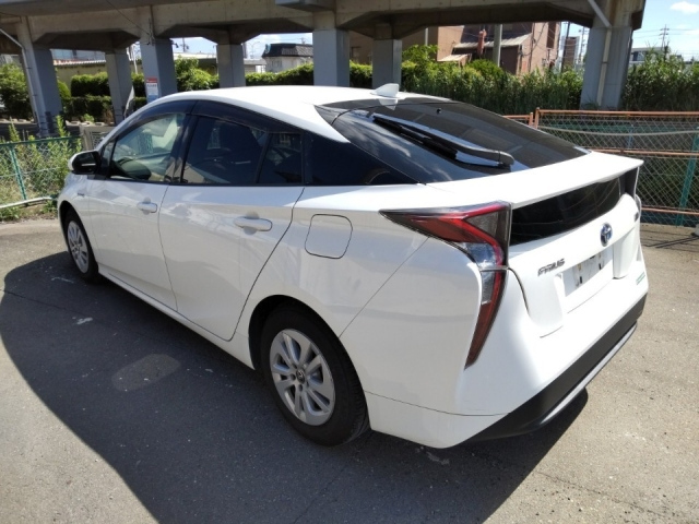 TOYOTA PRIUS 2018