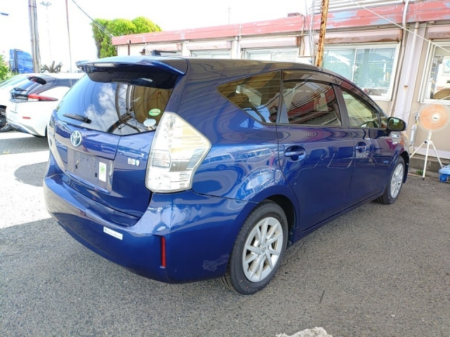 TOYOTA PRIUS ALPHA 2013