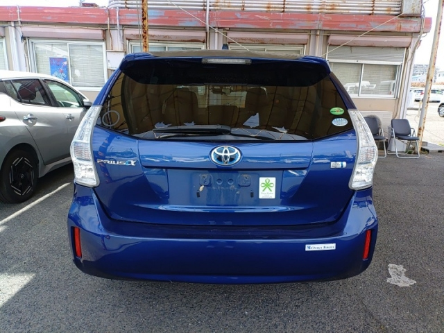 TOYOTA PRIUS ALPHA 2013